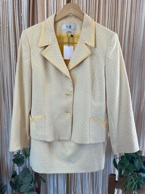 yellow geometric jacquard skirt suit by Le Suit canary yellow & white petite